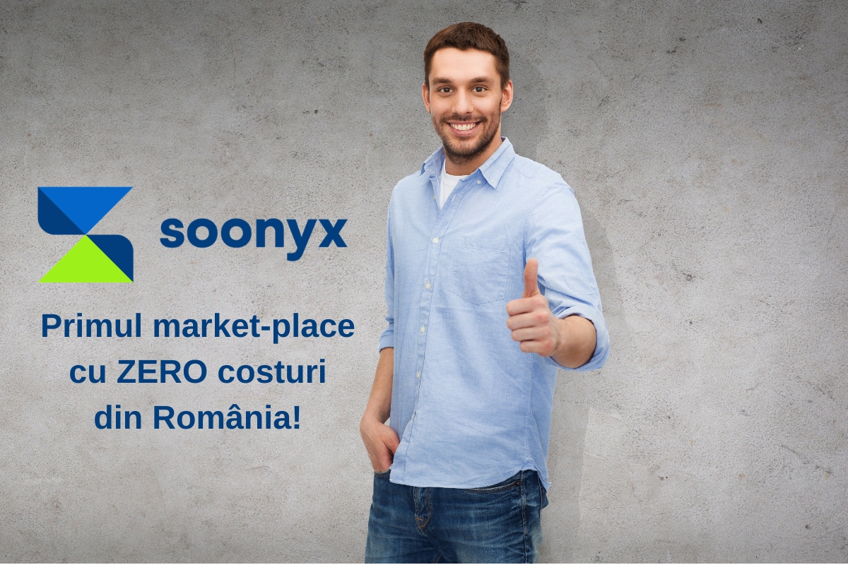 Bărbat zâmbitor lângă logo Soonyx, arată semnul de aprobare