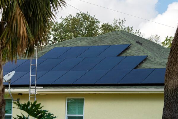 Cum calculezi consumul casei înainte să cumperi panouri fotovoltaice
