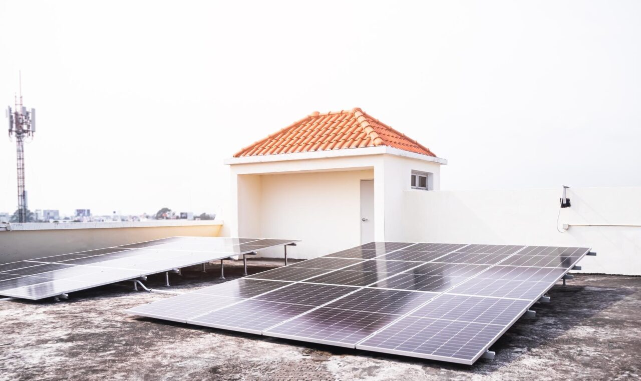 Ce putere trebuie să aibă invertorul în raport cu panourile fotovoltaice