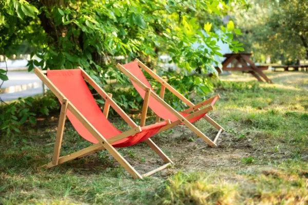 Amenajări exterioare în spatele casei: cum creezi o grădină pentru relaxare